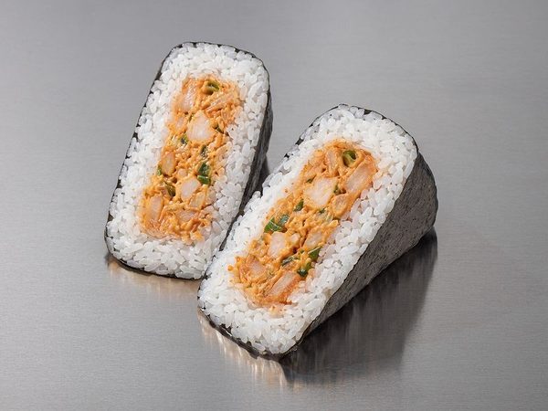 Онигири с курицей и соусом Buldak